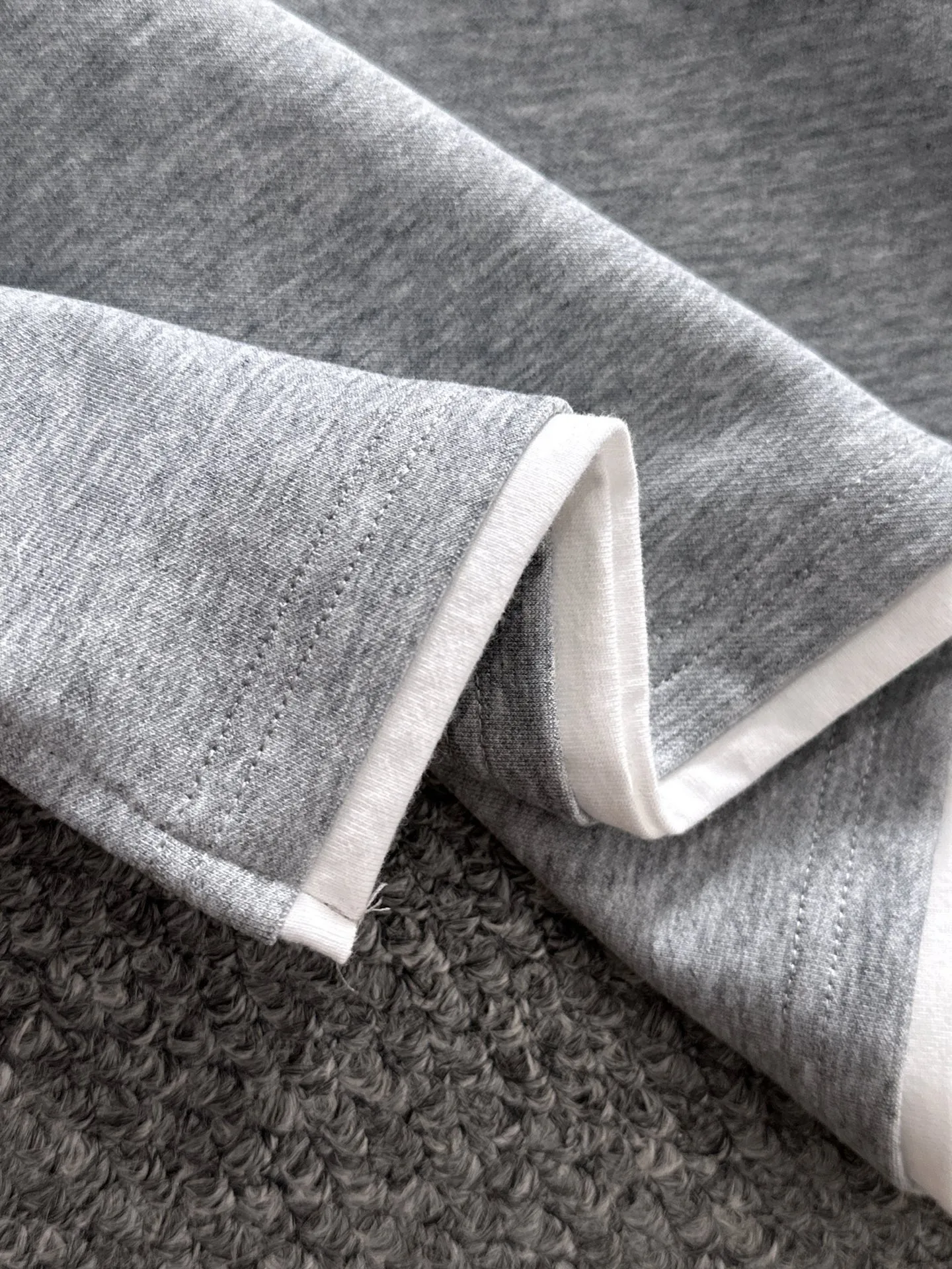 P360 Stone Island's exclusive first release of 25ss autumn and winter new lapel sweatshirt long-sleeved men and women. Many stars share the same style. Craftsmanship that ordinary small workshops cannot copy. We are not afraid of any challenges in terms of materials, detail restoration and craftsmanship, just to provide everyone with wonderful products. Compare the top original versions at will. No expense is spared just to do better. Unique imported fabric feel. Purely imported German machine production. Precision operation. Thousands of needles density. Full set of new accessories with three standards for simultaneous customization. The upper body is versatile and fashionable. A perfect choice for autumn and winter. A must-have item. Size chart: m-4XL (Please state your height and weight when placing an order.
